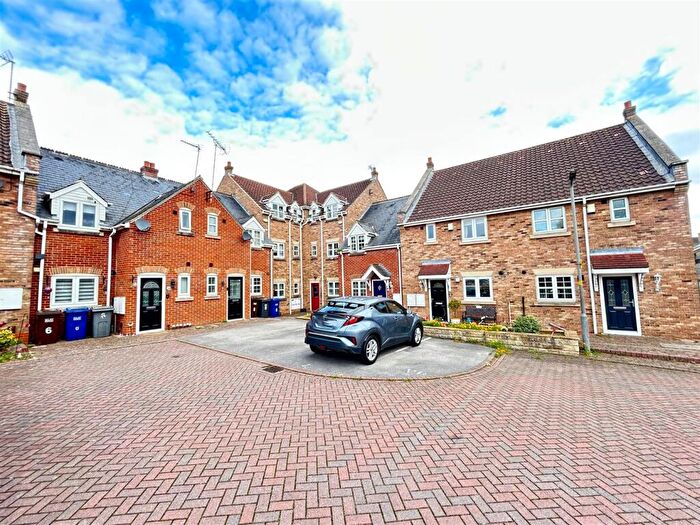 2 Bedroom Apartment For Sale In Corn Mill Court, Sherburn In Elmet, Leeds, LS25