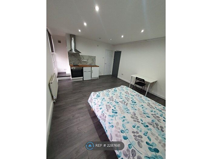 Studio To Rent In Mansfield Road, Nottingham, NG1