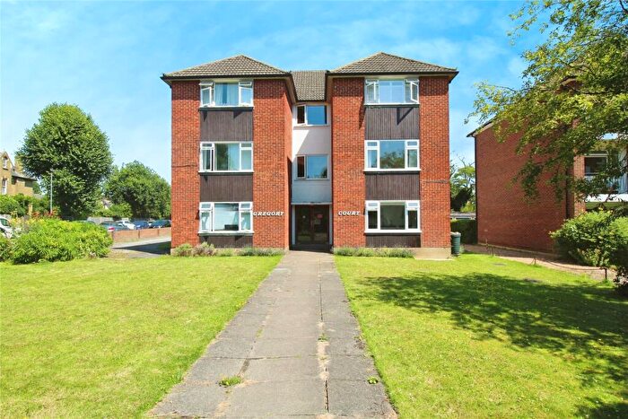 Flat To Rent In The Avenue, Surbiton, KT5