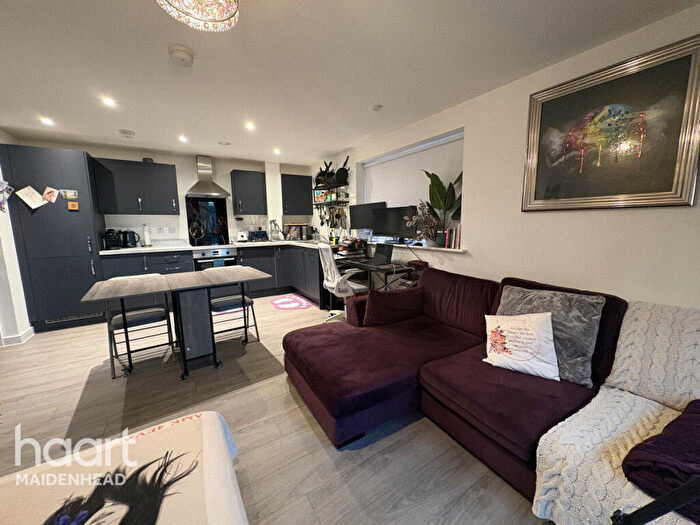 2 Bedroom Apartment For Sale In Clivemont Road, Maidenhead, SL6