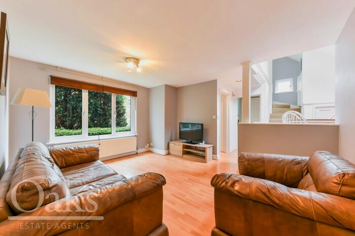 3 Bedroom Detached House To Rent In Edgington Road, London, SW16