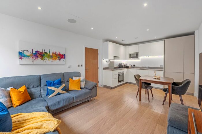 2 Bedroom Flat To Rent In Albemarle Walk, Brixton, SW9