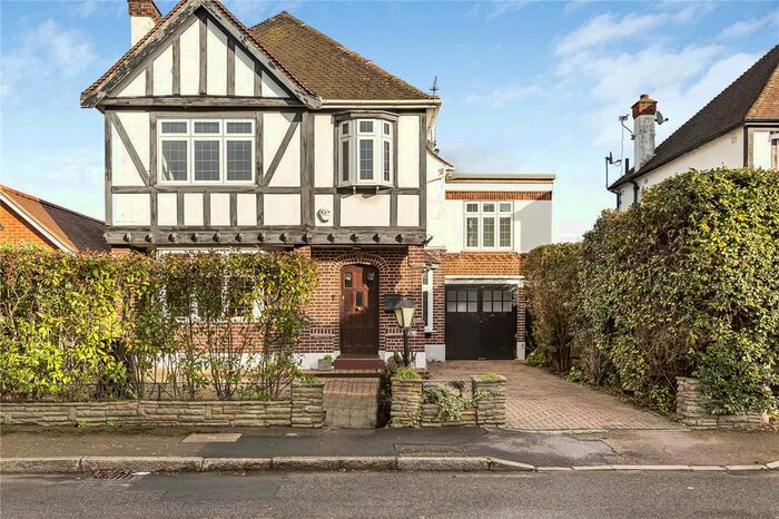 4 Bedroom Detached House To Rent In Hollybush Close, London, E11