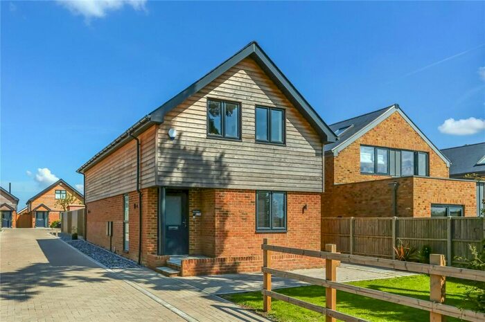 3 Bedroom Detached House For Sale In Downs Road, South Wonston, Winchester, Hampshire, SO21