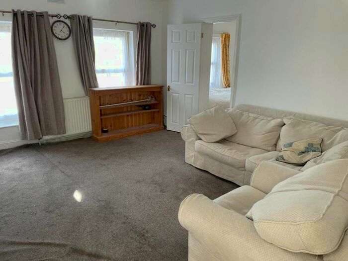 1 Bedroom Flat To Rent In Hanworth Road, Feltham, TW13