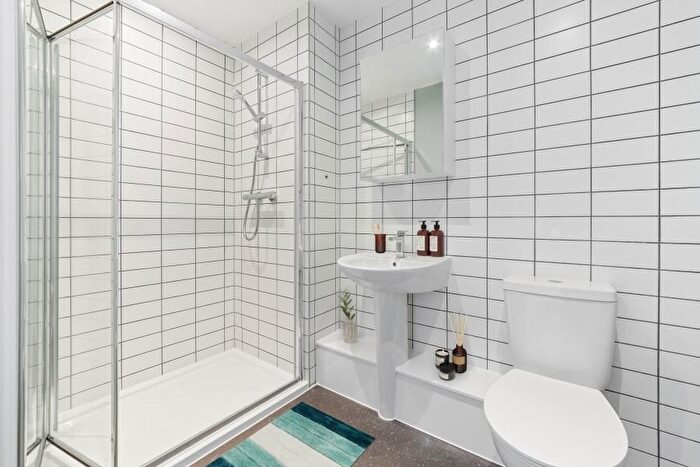 1 Bedroom Flat To Rent In Woking, Surrey, GU21