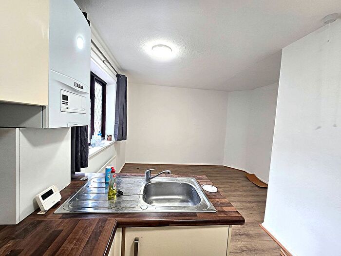 2 Bedroom Flat To Rent In Brookside Drive, Hinckley, LE10