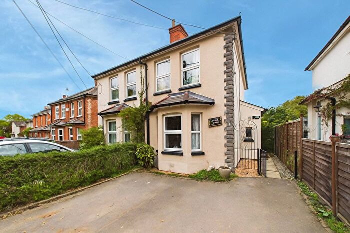 3 Bedroom Semi-detached House For Sale In Ash Green Road, Ash Green, Aldershot, Surrey, GU12