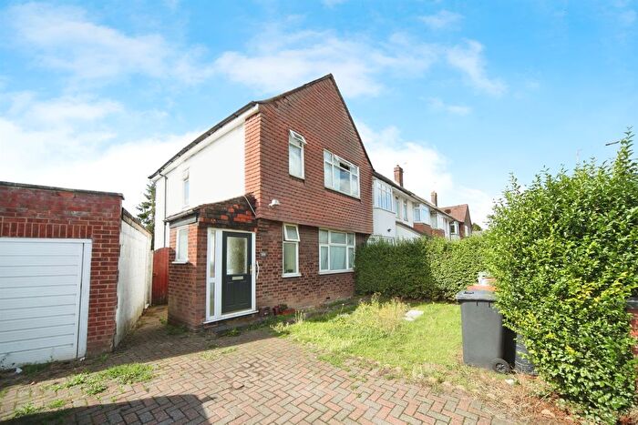 3 Bedroom End Terrace House For Sale In Poynters Road, Dunstable, LU5