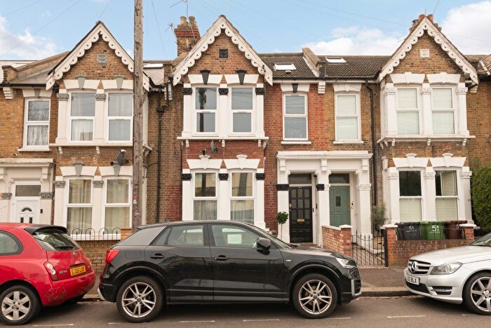 2 Bedroom Maisonette For Sale In Vernon Road, Leytonstone, London, E11
