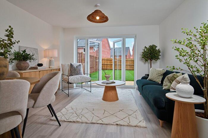 3 Bedroom Semi-Detached House For Sale In Woolhouse Way, Cringleford Norwich, Norfolk, NR4