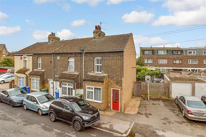 2 Bedroom End Terrace House For Sale In North Road, Queenborough, Sheerness, Kent, ME11