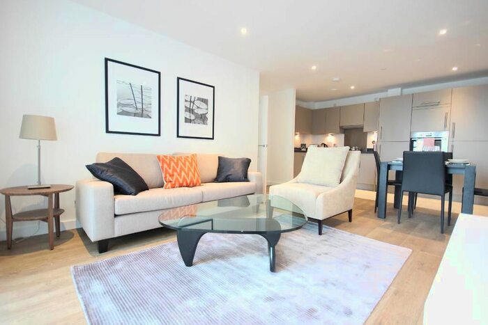 2 Bedroom Flat To Rent In Bessemer Place, North Greenwich, London, SE10