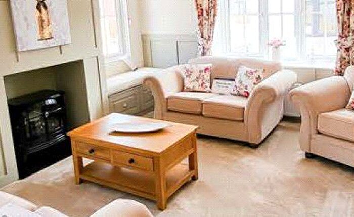2 Bedroom Mobile/park Home For Sale In Hawkswood Road, Downham, Billericay, Essex, CM11
