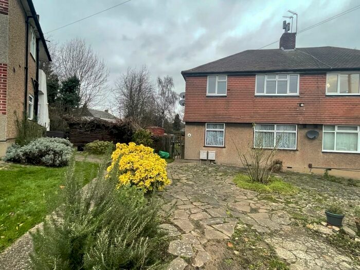 2 Bedroom Maisonette To Rent In Brunswick Gardens, Chigwell, Essex, IG6