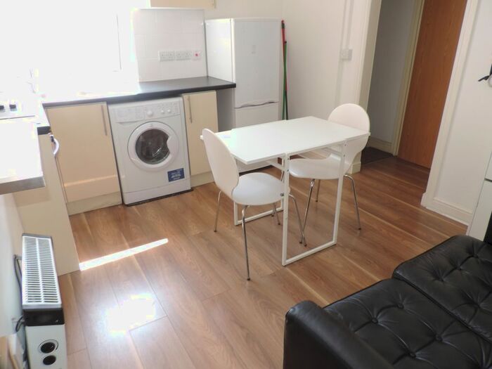 2 Bedroom Flat To Rent In Crwys Road, Cardiff, CF24