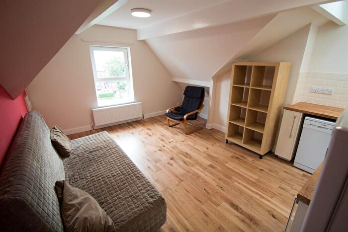 2 Bedroom Apartment To Rent In Inglewood Terrace, Woodhouse, Leeds, LS6