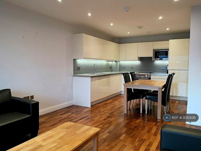 2 Bedroom Flat To Rent In Sesame Apartments, London, SW11