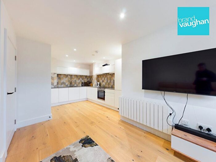 1 Bedroom Flat To Rent In Russell House, Russell Mews, Brighton, East Sussex, BN1