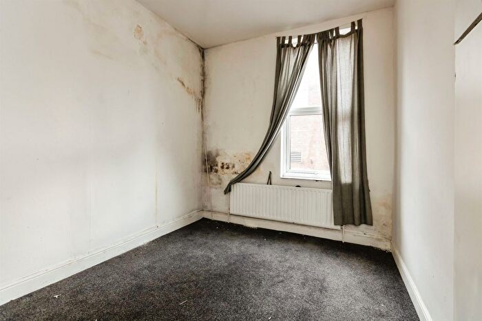 2 Bedroom End Of Terrace House For Sale In Hartley Road, Nottingham, NG7