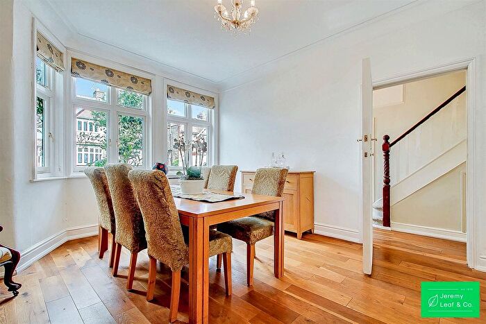 5 Bedroom Property For Sale In Holdenhurst Avenue, London, N12