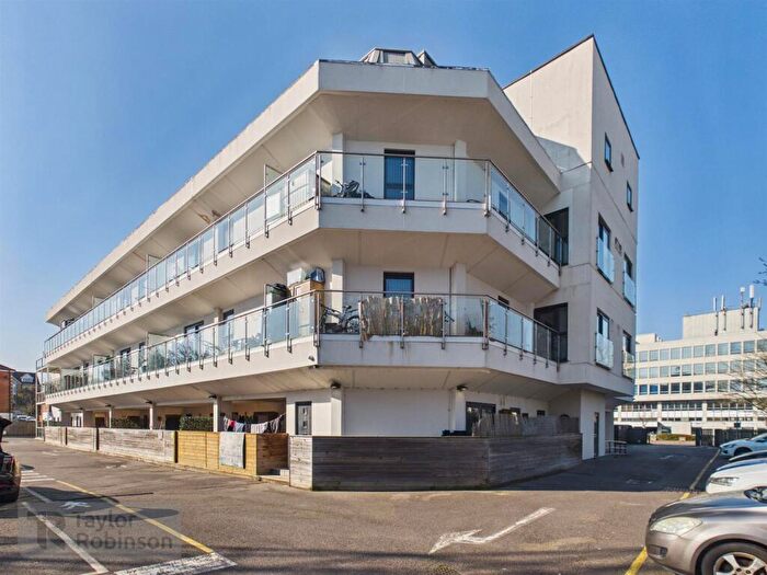 2 Bedroom Apartment For Sale In Three Bridges, Crawley, RH10