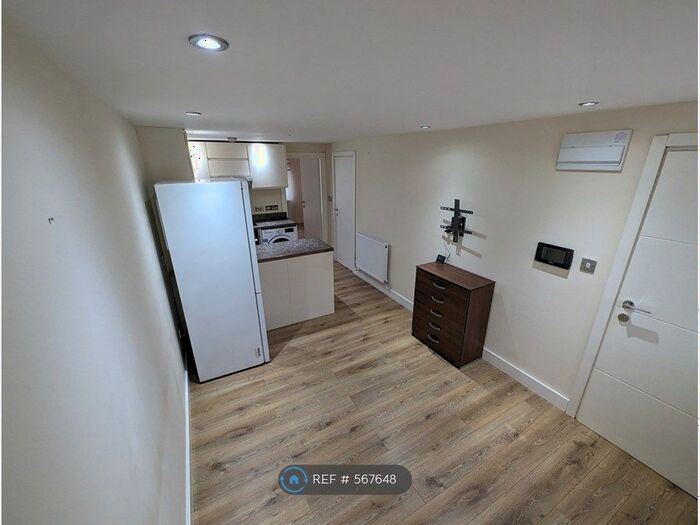 1 Bedroom Flat To Rent In Watford, Watford, WD25