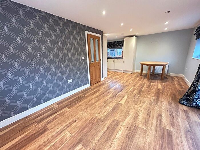 2 Bedroom Detached Bungalow To Rent In Hackness Drive, Scarborough, YO12