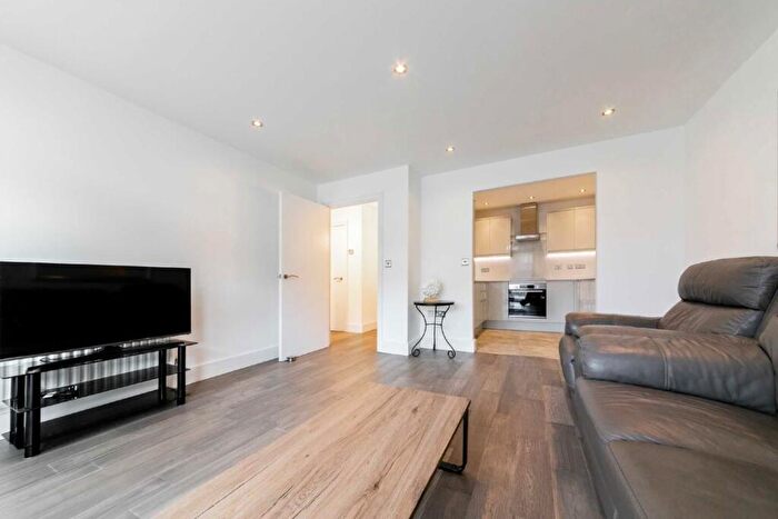2 Bedroom Flat To Rent In Cassilis Road, Canary Wharf, E14