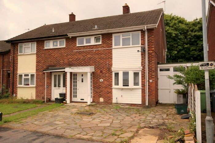 3 Bedroom Semi-Detached House To Rent In Saffron Close, Hoddesdon, EN11