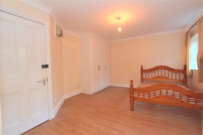 Studio To Rent In Lakefield Road, London, N22