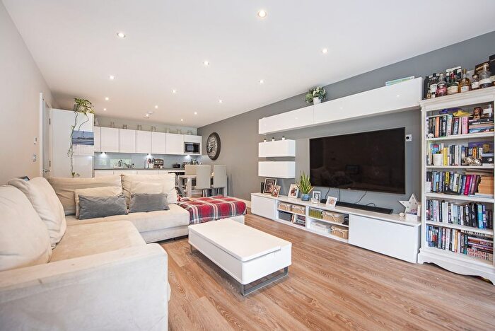 2 Bedroom Flat To Rent In Railshead Road, Isleworth, TW7
