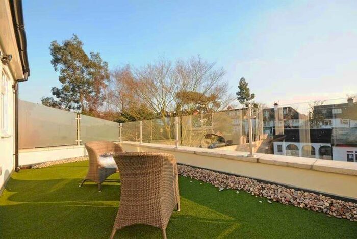 5 Bedroom House To Rent In Wessex Gardens, Golders Green, NW11