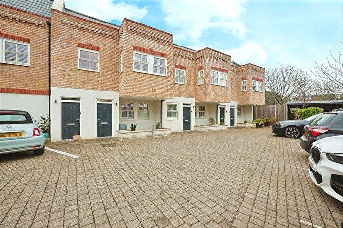3 Bedroom Maisonette For Sale In Brookfield Mews, Barnes, London, SW13