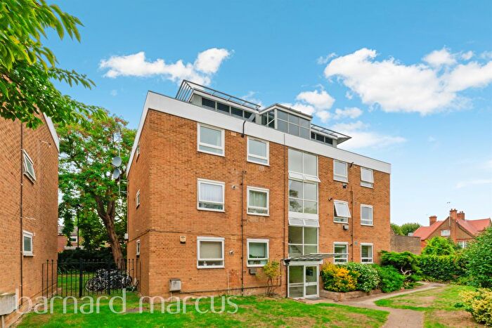 2 Bedroom Flat For Sale In Cherrywood Drive, London, SW15