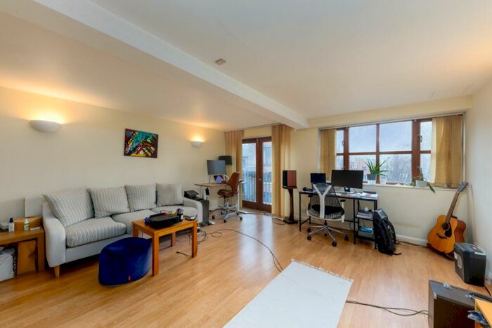 1 Bedroom Flat To Rent In Capstan Court, Wapping Wall, London, E1W