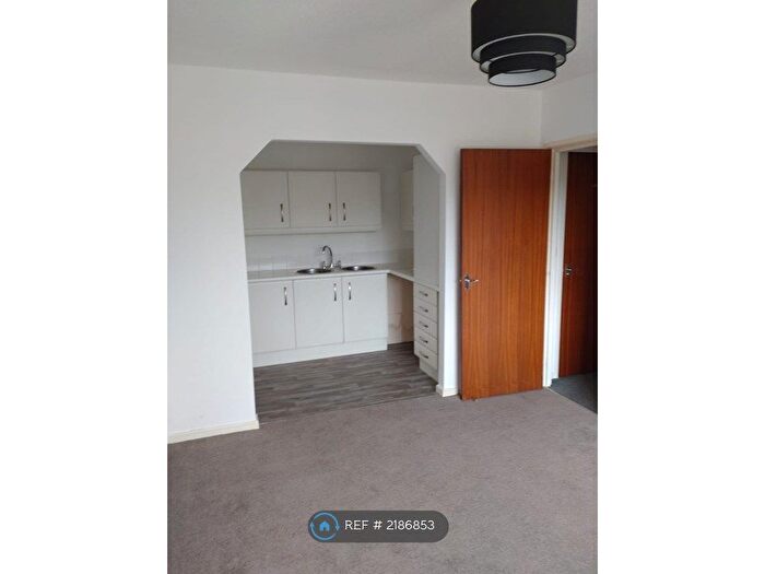 1 Bedroom Flat To Rent In Victoria Court, Dorchester, DT1