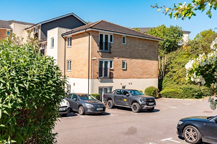 2 Bedroom Apartment For Sale In Waterfall Close, Hoddesdon, EN11