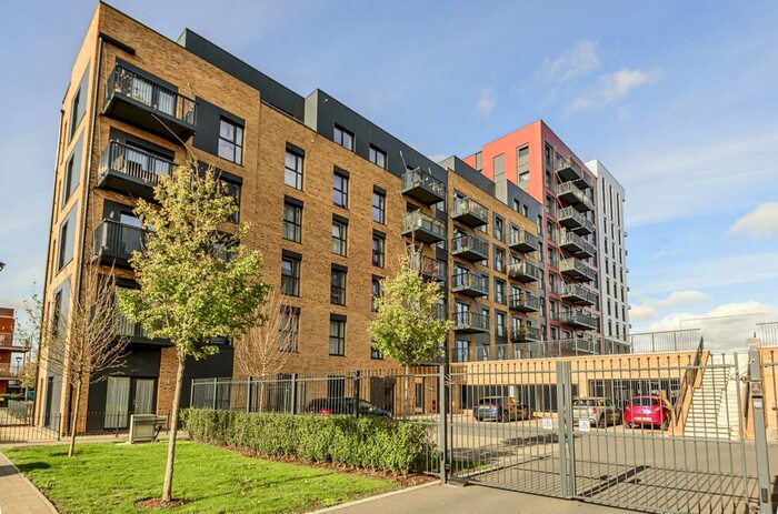 2 Bedroom Flat To Rent In Meridian Way, Southampton, SO14