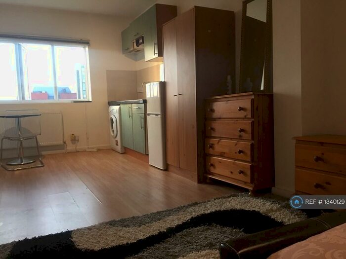 1 Bedroom Flat To Rent In The Ridgeway, London, NW9