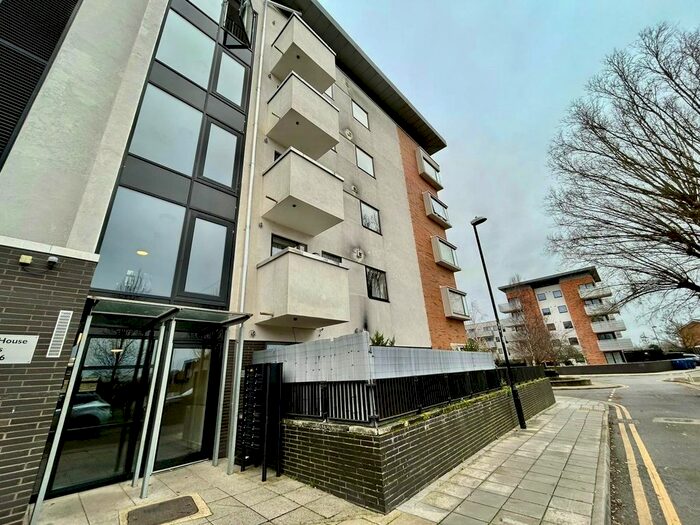 1 Bedroom Flat To Rent In Apple Grove, Harrow, HA2