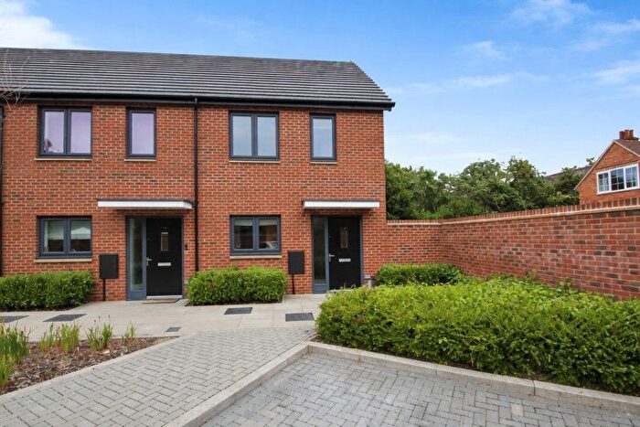 2 Bedroom End Terrace House To Rent In Kingfield, Woking, Surrey, GU22