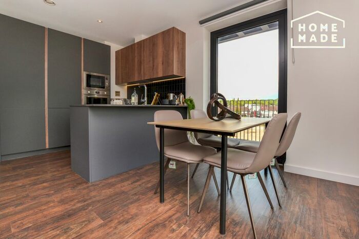 3 Bedroom Flat To Rent In Greenford Quay, Greenford, UB6