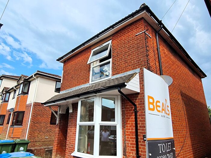 2 Bedroom Flat To Rent In Padwell Road, Portswood, Southampton, SO14