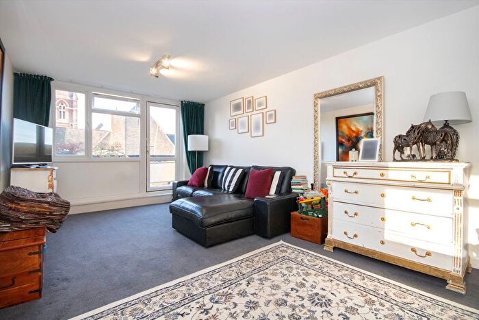 2 Bedroom Flat To Rent In Howard Road, Surbiton, KT5