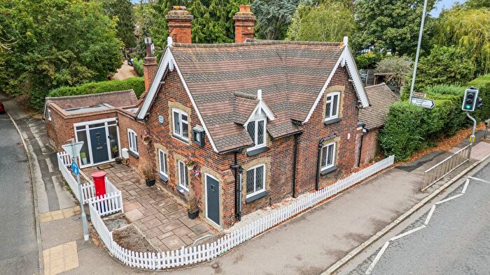 4 Bedroom Detached House For Sale In The Old Corner Post Office, Baldock Road, SG6