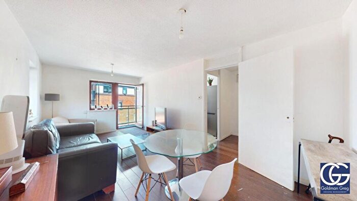 2 Bedroom Apartment For Sale In St Mary Graces Court, London, E1
