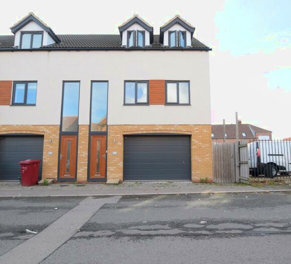2 Bedroom Town House To Rent In Forrester Street, Brigg, DN20
