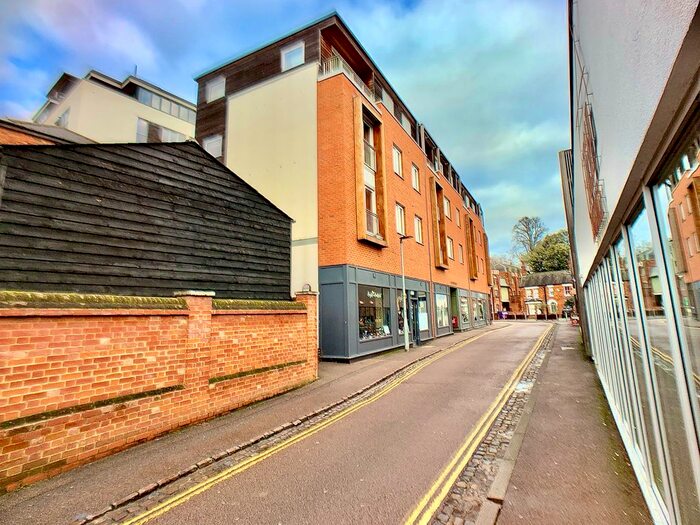 2 Bedroom Flat To Rent In Castle Quay, Bedford, MK40