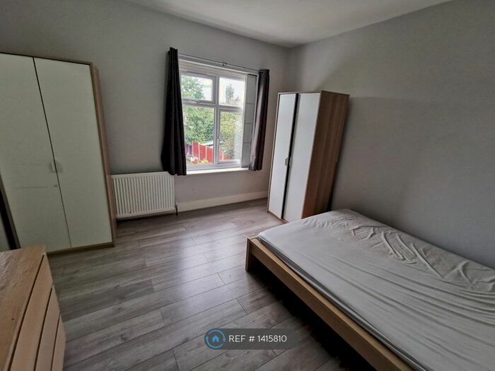 Studio To Rent In Cranbrook Road, Ilford, IG2